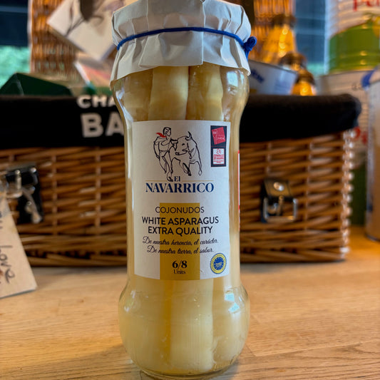 Jar of white asparagus with Navarrico label on a wooden surface