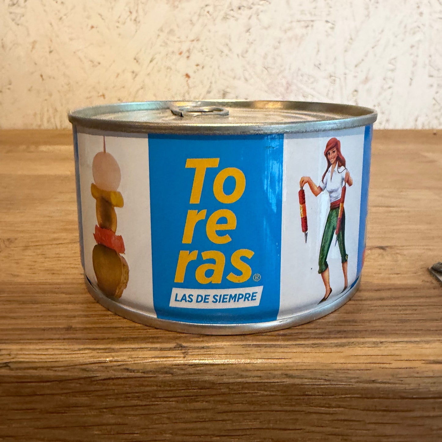 Can of Toreras picante banderillas on a wooden surface